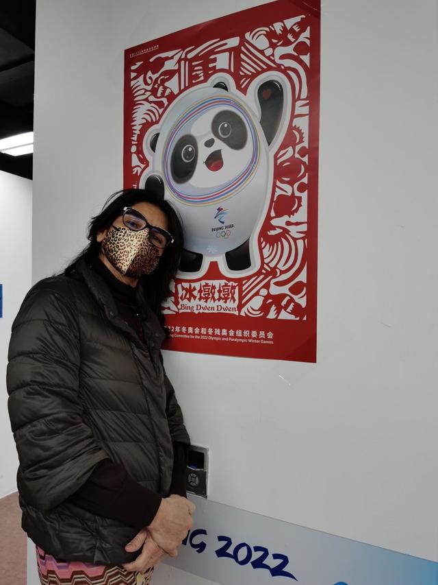 第62分钟，尴尬了，阿诺德低平球传向禁区，努涅斯推射踢空摔倒。